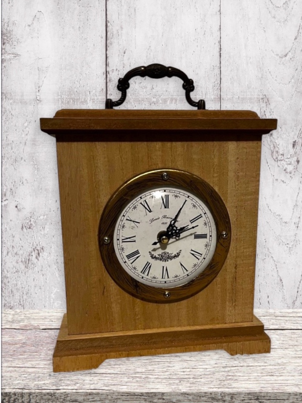 Tabletop clock
